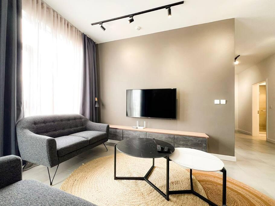Apartament Unit 310 *